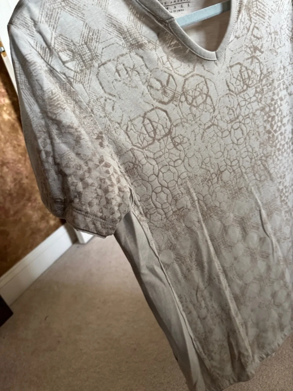GUESS Beige Geo-Print V-Neck Tee - Picture 4 of 4